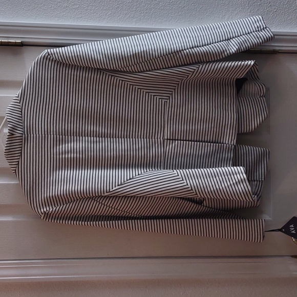 Black and White Ava & Viv jacket - Picture 3 of 4